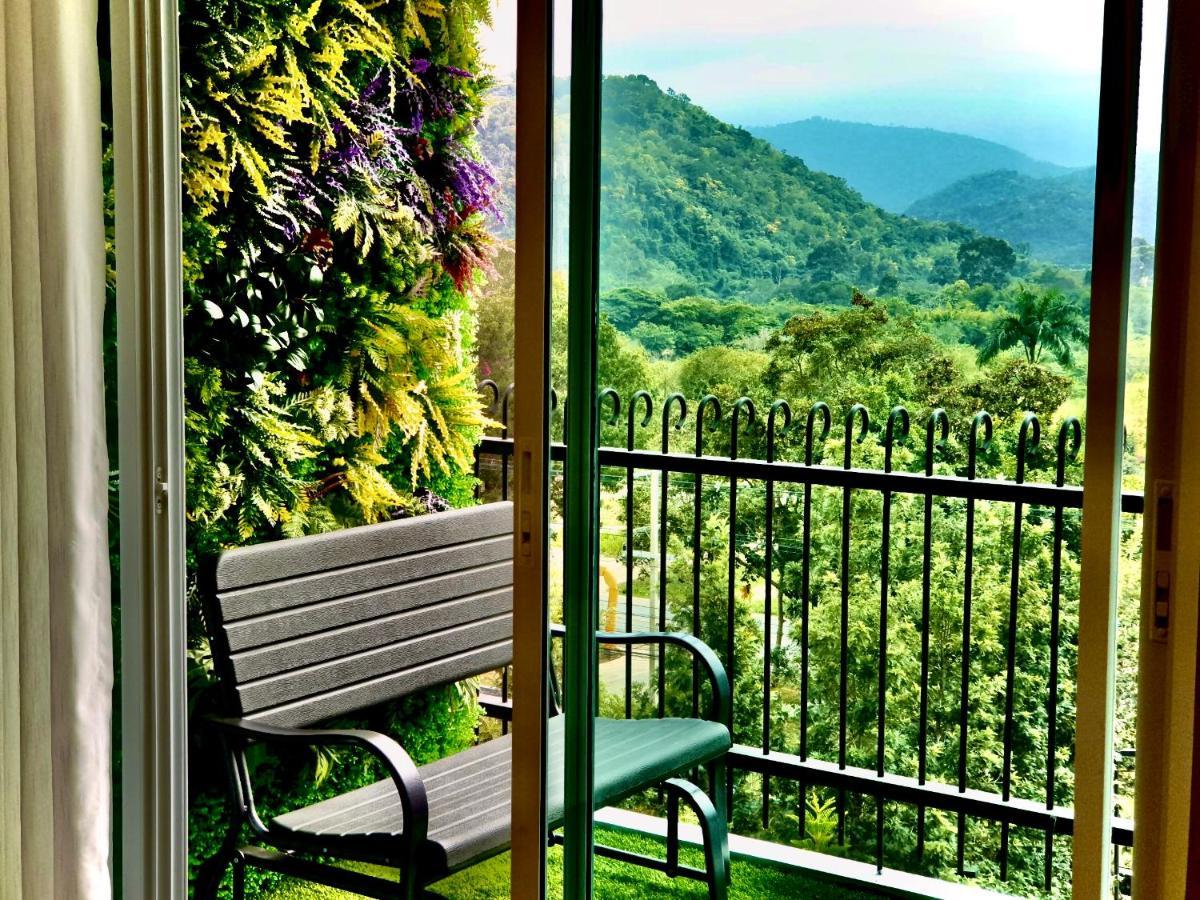 Отель Courtyard Khaoyai Накхонратчасима Экстерьер фото
