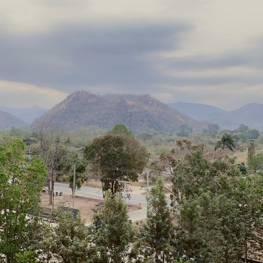 Отель Courtyard Khaoyai Накхонратчасима Экстерьер фото
